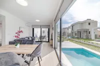 Thalassa & Thalassa Prive Residential Complex - Strand