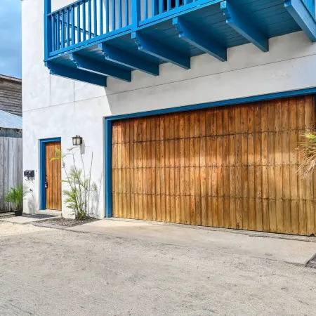62 Hypolita Carriage House