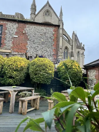 St Marys Gate Inn Отели в г. Колдуолтем