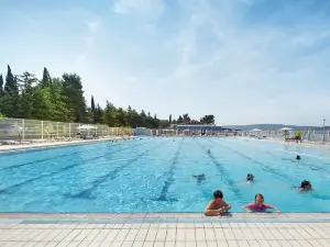 อพาร์ตเมนต์ อาเดรีย - โรงแรม แอนด์ รีสอร์ต อาเดรีย อันการัน