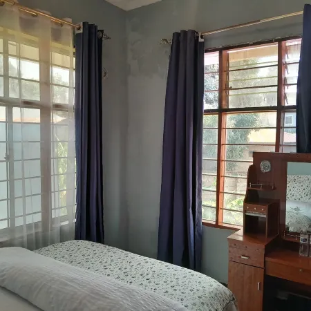 Highland Breeze Avacado Hotel