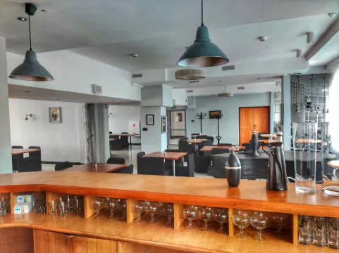 Hotel Logos Отели рядом с достопримечательностью «Памятник Николаю Копернику»