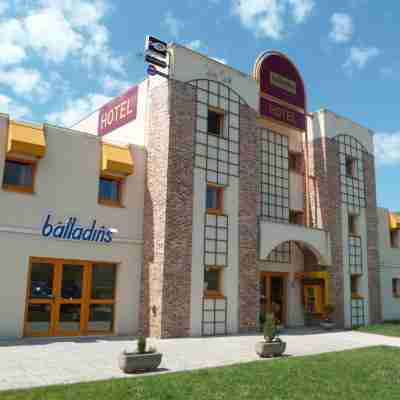 Hôtel initial by balladins Tours Sud Hotel Exterior
