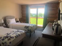 Cariboo Log Guest House Hotels in Cariboo G