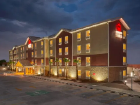 Extended Suites Tijuana Macroplaza Hotels near Península Fashion Mall