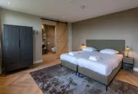 مودرن فيلا إن دي كوكسدورب نير ذا بيتش Hotels near Lighthouse Texel