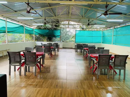 Hotel Durva Palace Отели в г. Акши