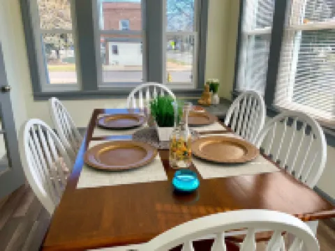 特洛特莊園 - 配有私人院子和停車場，靠近尼亞加拉醫院和娛樂場