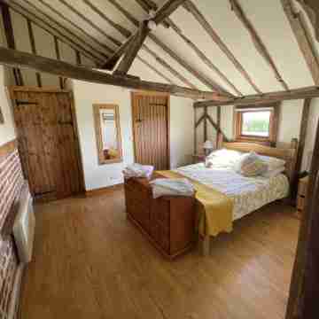 The Cow Shed - Sleeps 4 Parking & Pet Friendly Rooms