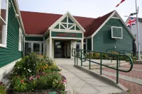 Burnt Cape Cabins Hotels in Raleigh