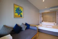 Raya Buri Resort Kanchanaburi - Parkplatz