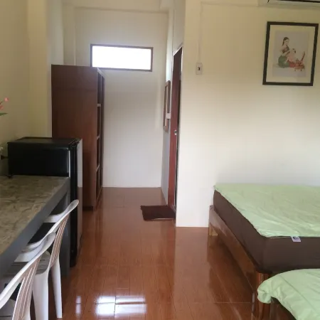 Pai Porpeang Guesthouse Отели рядом с достопримечательностью «Мемориальный мост Пай»