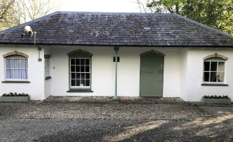 Idyllic Location, Stunning Views, Relax & Refresh in Peace & Comfort