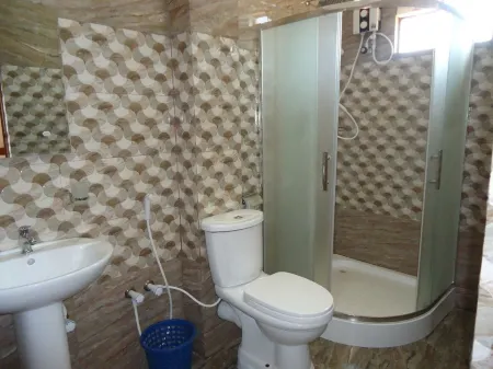 French Garden Resort Отели рядом с достопримечательностью «Нилавели Бич»