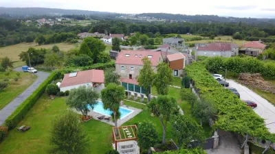 Torres de Moreda Hotels near Pazo de Altamira Cumeiro