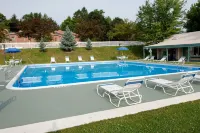 Ramada by Wyndham State College Hotel & Conference Center - Pools