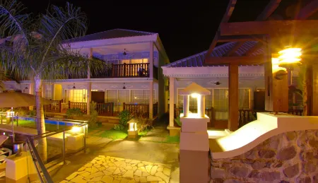 Hôtel Les Créoles Отели в г. Виллель