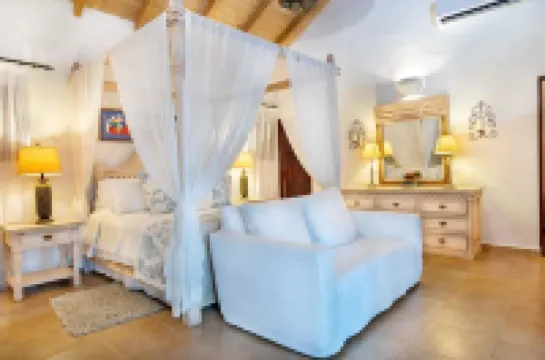 洛斯拉戈斯19號 - 可容納10人 - 管家服務 - 泳池/熱水浴缸 住宿飯店