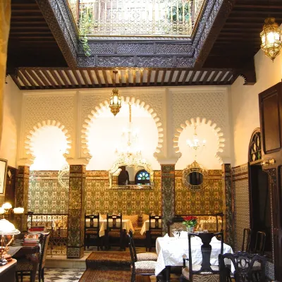 رياض الريداكتو Hotels near ساحة المشور