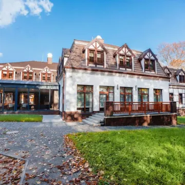 Grand Park Hotel Hotels near "Przyjaźń" Family Allotments
