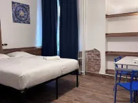 Gallery Hotel Sis Các khách sạn gần Sân vận động Eden