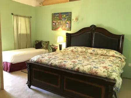 Kiskeya Guest House Отели в г. Леоан