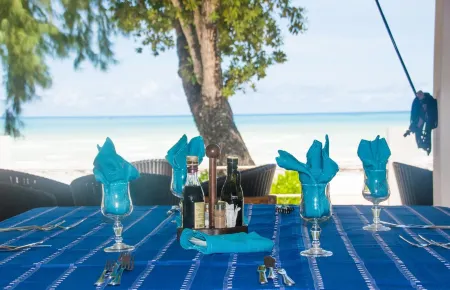 Hotel Cote d'or Lodge Отели рядом с достопримечательностью «Кот Дор Бич»