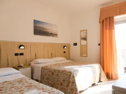 Hotel Saint Tropez - Pineto Hotels in Pineto