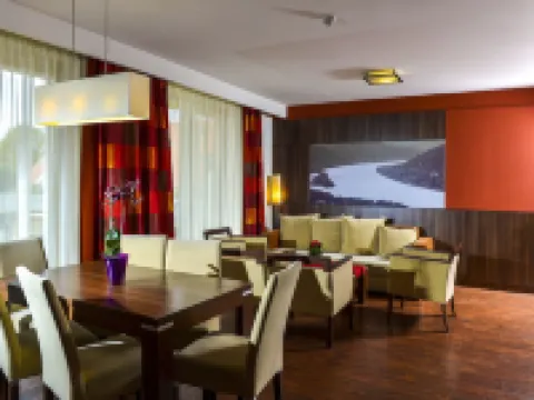 皇傢俱樂部酒店 維謝格拉德酒店