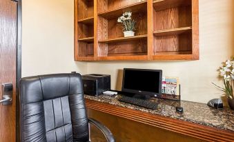 Comfort Suites at Plaza Mall