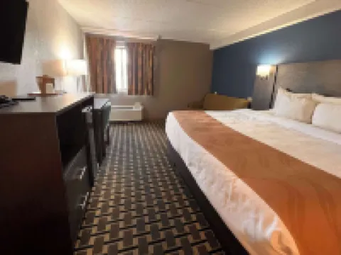 Quality Inn & Suites Louisville East Hotels in Hurstbourne