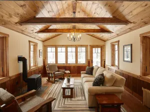Seesaw's Lodge