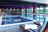 วิลเลจ โฮเต็ล ฟาร์นโบโรช์ - ที่มีสระว่ายน้ำ
