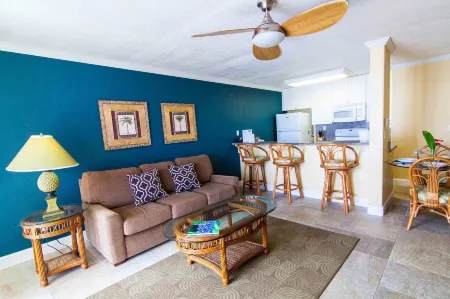 Kona Reef, A Raintree Vacation Club Resort Отели рядом с достопримечательностью «Сэди Сеймур Ботаникал Гарденс энд Кона Эдьюкейшенал Сентер»