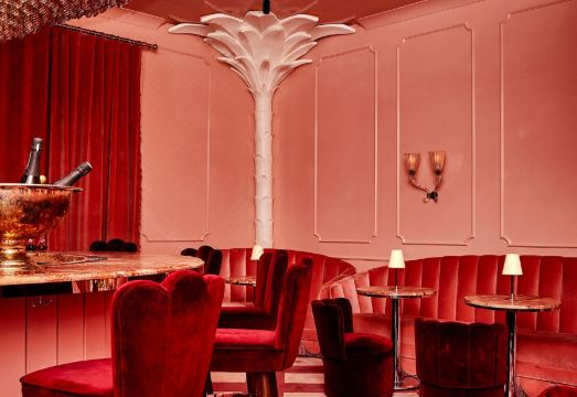 더 사이렌 호텔, 애쉬 호텔