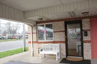 Sterling Inn Near Iag Airport Hotel in zona Five Below (La Salle Center)