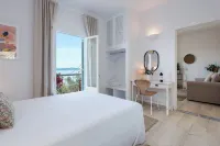 Reana Elegant Apartments by Konnect, Barbati Hotels in Mparmpati