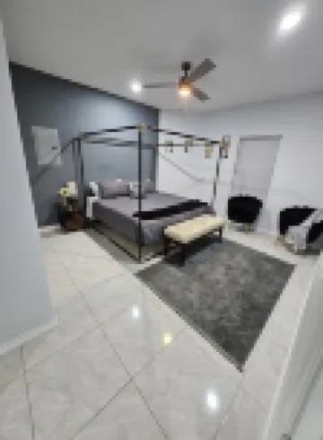 Beautiful Apartment 9 Min to Mercedes Outlets Отели в г. 