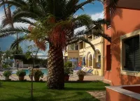 Katerina Pool Apartments Hotel di Thinali