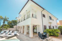 Premier Villa 5 Bedrooms 16 Guests River View Hoteles en 