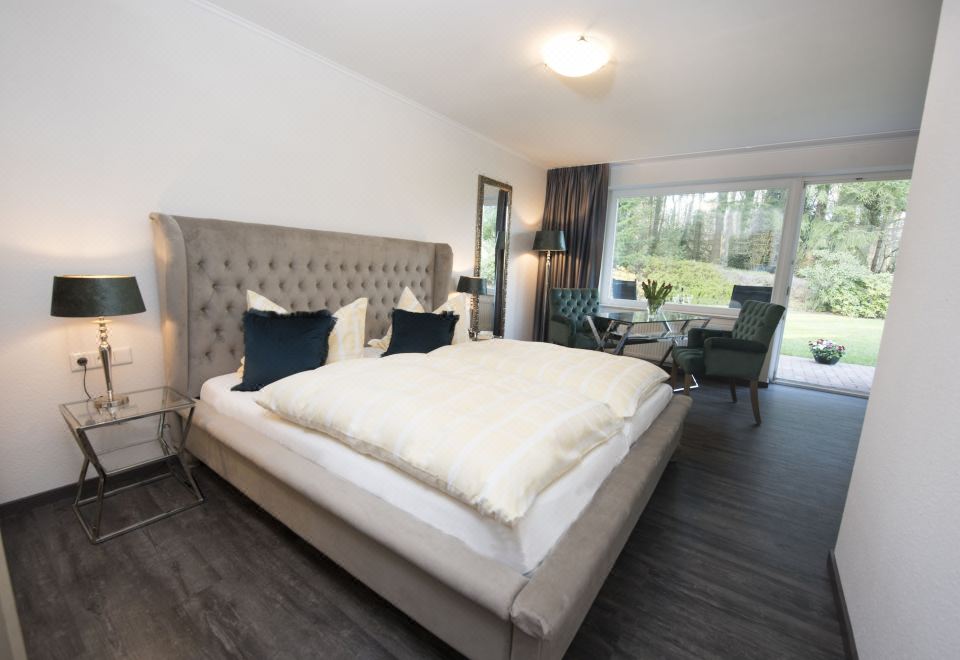 Hotel Café Wahlde Restaurant의 테이블 세팅된 모습입니다.