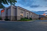 Hampton Inn Milford Hotels in Мілфорд