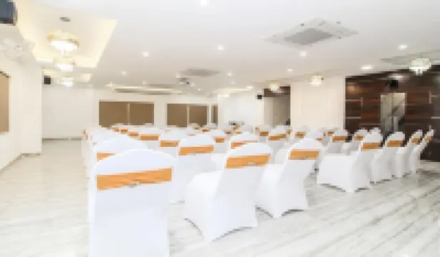 Treebo A1酒店 那格浦爾酒店