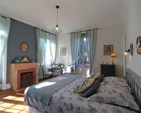 Chambres d'hôtes Au fil du temps Hôtels à : Châlus