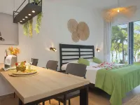 Bocas del Mar Hotels in Estero de la Montana