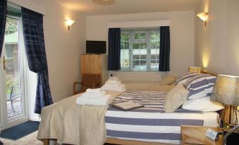 Woodacre B & B