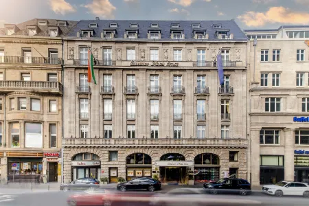 Excelsior Hotel Ernst am Dom Отели рядом с достопримечательностью «Melaten-Friedhof»