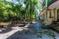 Garlands Del Rio Hotels in 