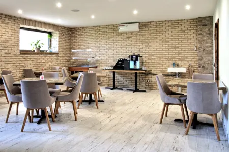 Penzión Pri Mlyne Отели рядом с достопримечательностью «Agrokomplex»