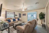 Charming 2-bedroom lake house in Onalaska, TX!